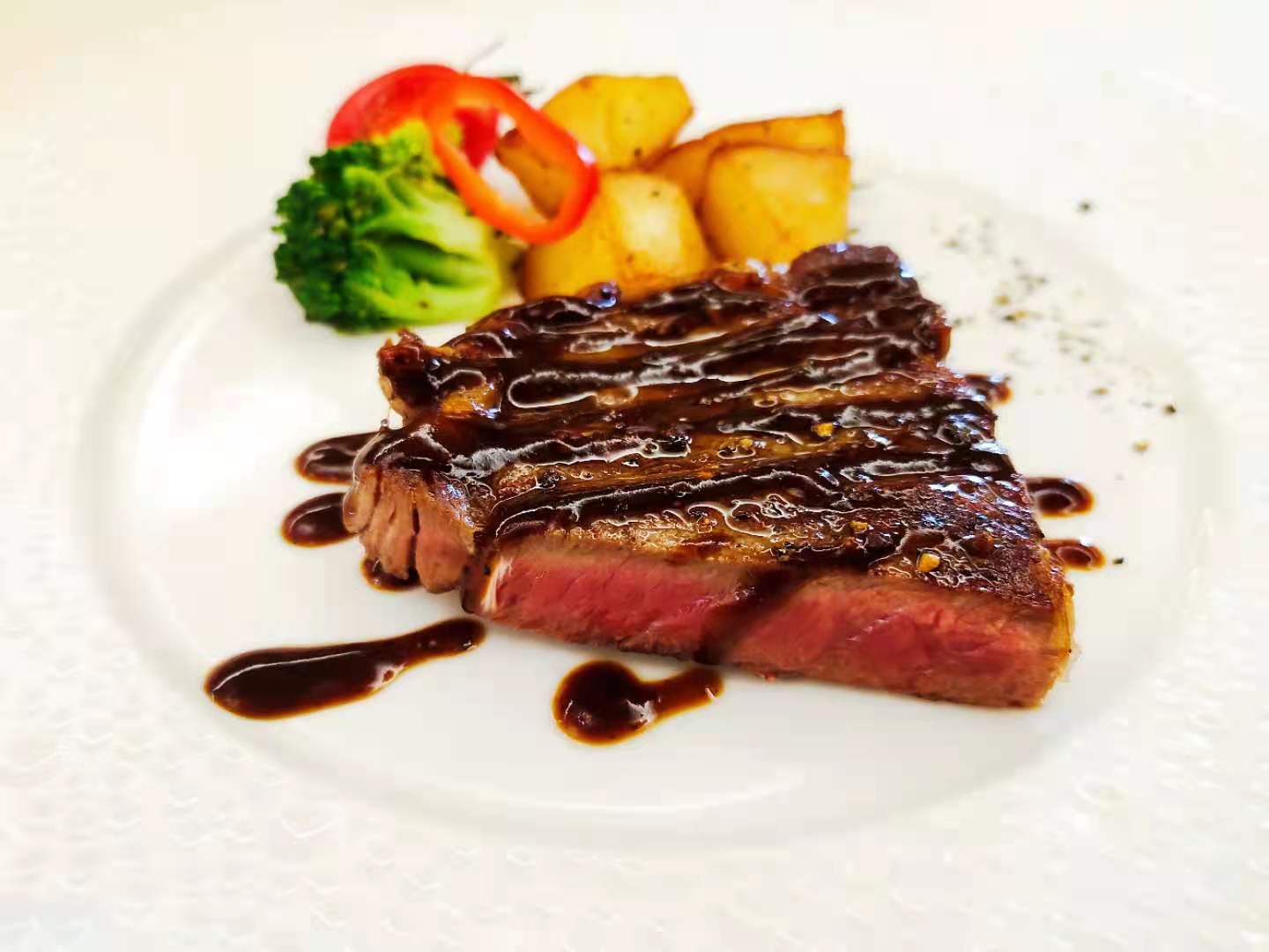 原价78元的牛排套餐只卖8.88元，吃起来就是个这？！